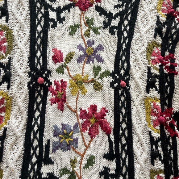 Hand Knit Hunters Run flower print sweater - Picture 4 of 5